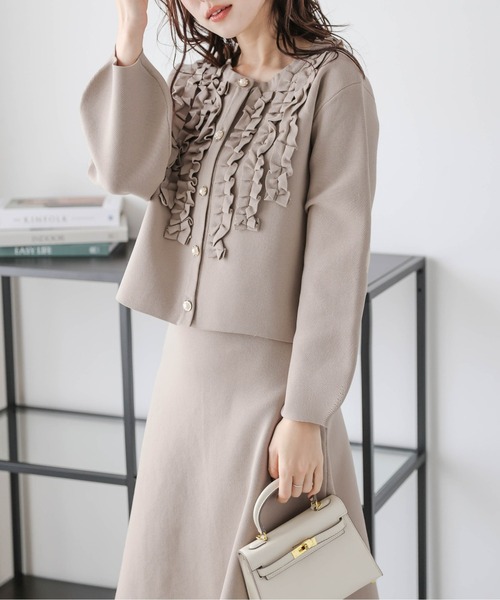 AMELY(エミリー)の「胸元フリルスカートセットアップ(セットアップ・レディース・ネイビー/ベージュ/ブラック・フリー)」の2枚目の写真