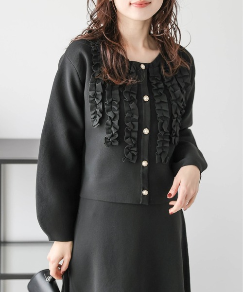 AMELY(エミリー)の「胸元フリルスカートセットアップ(セットアップ・レディース・ネイビー/ベージュ/ブラック・フリー)」の4枚目の写真