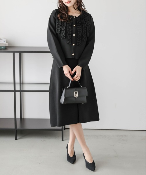 AMELY(エミリー)の「胸元フリルスカートセットアップ(セットアップ・レディース・ネイビー/ベージュ/ブラック・フリー)」の6枚目の写真