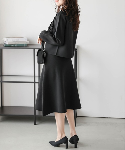 AMELY(エミリー)の「胸元フリルスカートセットアップ(セットアップ・レディース・ネイビー/ベージュ/ブラック・フリー)」の8枚目の写真