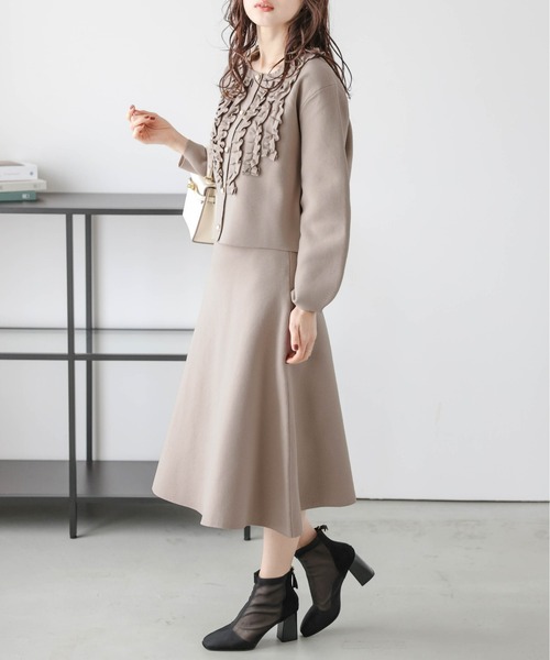 AMELY(エミリー)の「胸元フリルスカートセットアップ(セットアップ・レディース・ネイビー/ベージュ/ブラック・フリー)」の11枚目の写真