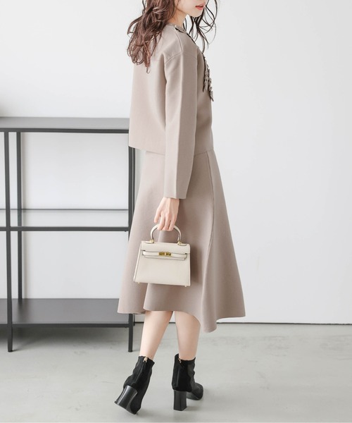AMELY(エミリー)の「胸元フリルスカートセットアップ(セットアップ・レディース・ネイビー/ベージュ/ブラック・フリー)」の13枚目の写真