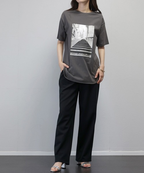 Aletta vita(アレッタビータ)の「綿天竺ラウンドヘム2WAYフォトTシャツ(Tシャツ/カットソー・レディース・チャコール/オフホワイト・FREE)」の20枚目の写真