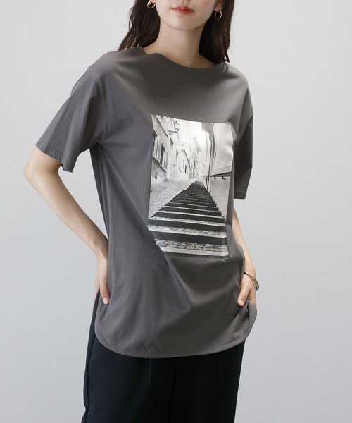 Aletta vita(アレッタビータ)の「綿天竺ラウンドヘム2WAYフォトTシャツ(Tシャツ/カットソー・レディース・チャコール/オフホワイト・FREE)」の17枚目の写真