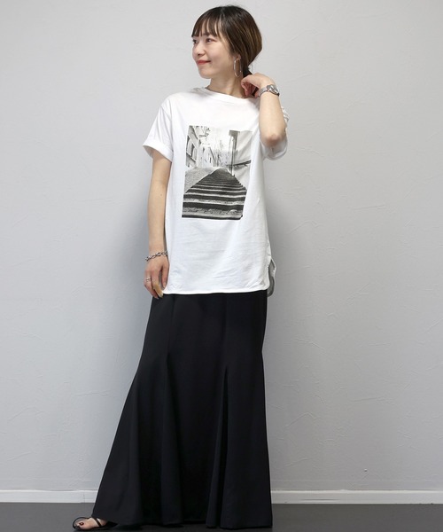 Aletta vita(アレッタビータ)の「綿天竺ラウンドヘム2WAYフォトTシャツ(Tシャツ/カットソー・レディース・チャコール/オフホワイト・FREE)」の6枚目の写真