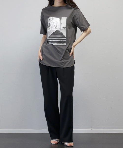 Aletta vita(アレッタビータ)の「綿天竺ラウンドヘム2WAYフォトTシャツ(Tシャツ/カットソー・レディース・チャコール/オフホワイト・FREE)」の21枚目の写真