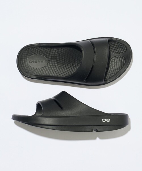 FREAK'S STORE(フリークスストア)の「OOFOS/ウーフォス Ooahh/ウーアー(スライドサンダル)(サンダル・レディース・ブラック/ベージュ・8/7/6)」の3枚目の写真