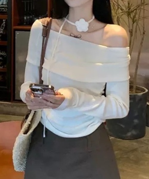 ampm(エーエムピーエム)の「サイドギャザーオフショルトップス(Tシャツ/カットソー・レディース・ブルー/ブラック/ライトパープル/イエロー/ホワイト/ピンク・FREE)」の9枚目の写真