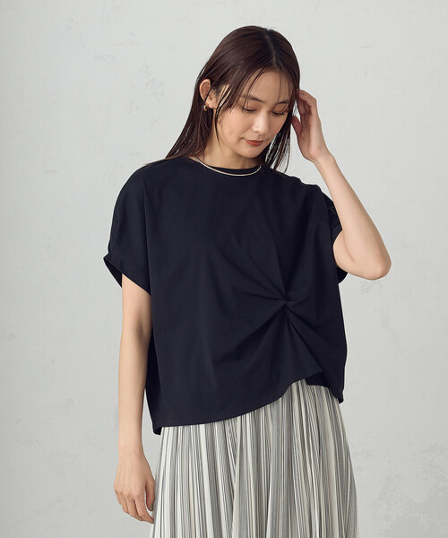 COMME CA ISM(コムサイズム)の「【接触冷感】ツイストタックTシャツ(Tシャツ/カットソー・レディース・ブルー/ブラック/ホワイト・LARGE/MEDIUM)」の1枚目の写真