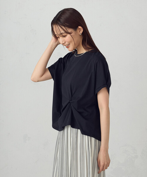 COMME CA ISM(コムサイズム)の「【接触冷感】ツイストタックTシャツ(Tシャツ/カットソー・レディース・ブルー/ブラック/ホワイト・LARGE/MEDIUM)」の8枚目の写真