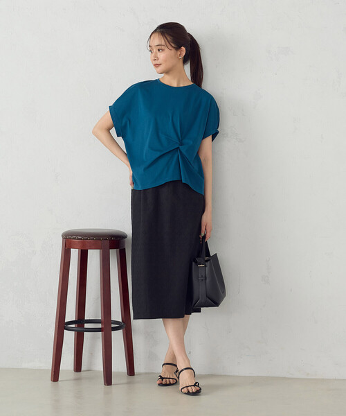 COMME CA ISM(コムサイズム)の「【接触冷感】ツイストタックTシャツ(Tシャツ/カットソー・レディース・ブルー/ブラック/ホワイト・LARGE/MEDIUM)」の9枚目の写真