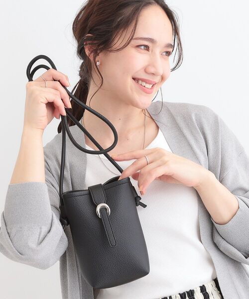 SHOO・LA・RUE(シューラルー)の「ちょっとそこまでのお出かけに フラップミニショルダーバッグ(ショルダーバッグ・レディース・イエロー/ブラック/グレー・00)」の1枚目の写真