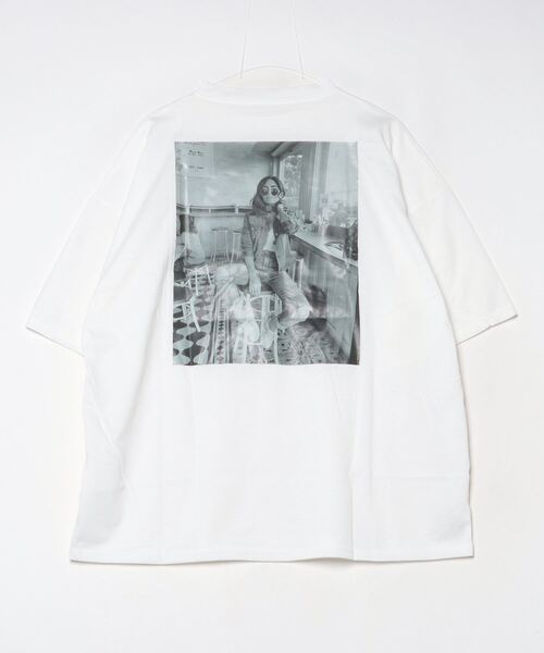 LETee(レティー)の「バックフォトプリントが目を惹く!ゆるっと着こなせるビッグシルエットTシャツ(Tシャツ/カットソー・レディース・パープル/ホワイト/グレー・FREE)」の14枚目の写真