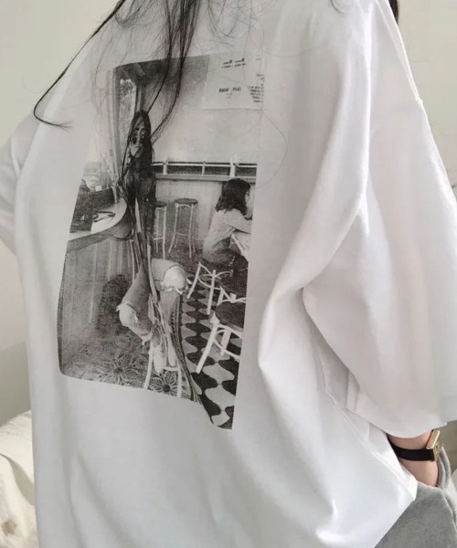 LETee(レティー)の「バックフォトプリントが目を惹く!ゆるっと着こなせるビッグシルエットTシャツ(Tシャツ/カットソー・レディース・パープル/ホワイト/グレー・FREE)」の7枚目の写真