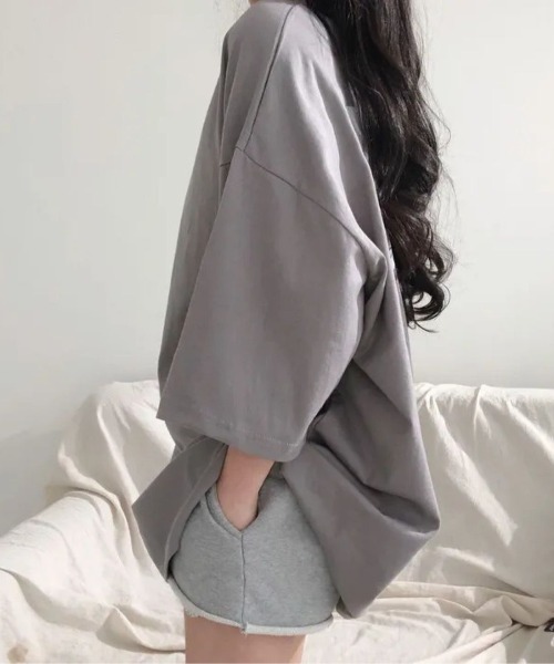 LETee(レティー)の「バックフォトプリントが目を惹く!ゆるっと着こなせるビッグシルエットTシャツ(Tシャツ/カットソー・レディース・パープル/ホワイト/グレー・FREE)」の13枚目の写真