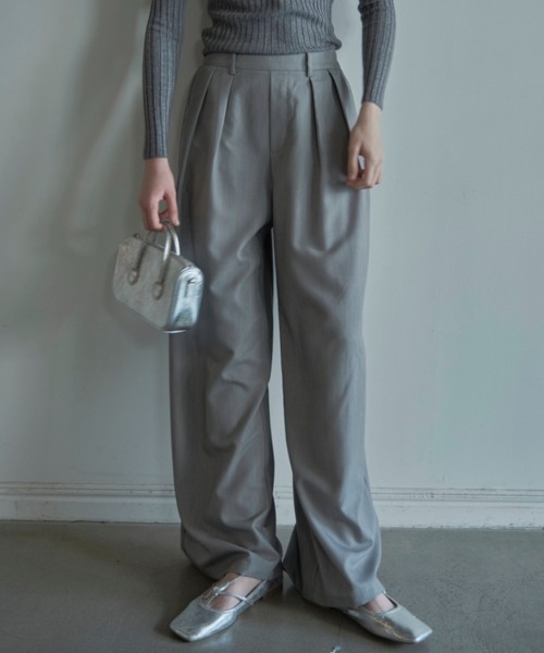 ALORA THE WAY(アロラザウェイ)の「double tuck wide pants(スラックス・レディース・グレー/ダークグレー・FREE)」の2枚目の写真