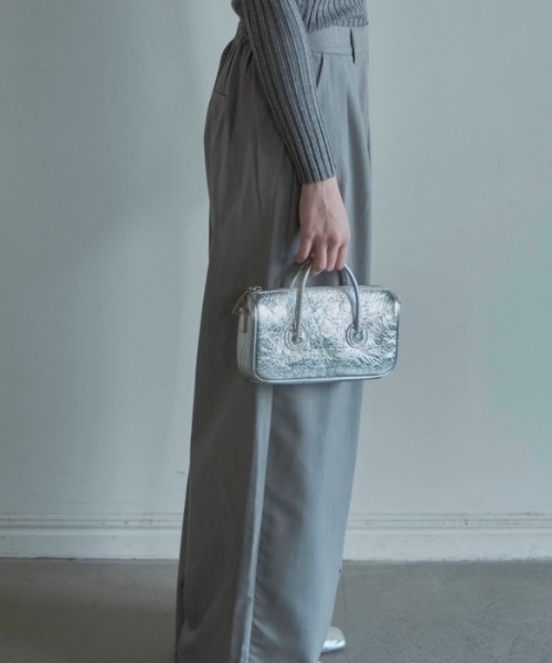 ALORA THE WAY(アロラザウェイ)の「double tuck wide pants(スラックス・レディース・グレー/ダークグレー・FREE)」の4枚目の写真