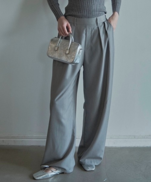 ALORA THE WAY(アロラザウェイ)の「double tuck wide pants(スラックス・レディース・グレー/ダークグレー・FREE)」の5枚目の写真