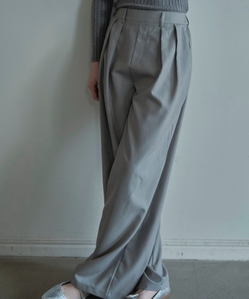 ALORA THE WAY(アロラザウェイ)の「double tuck wide pants(スラックス・レディース・グレー/ダークグレー・FREE)」の6枚目の写真