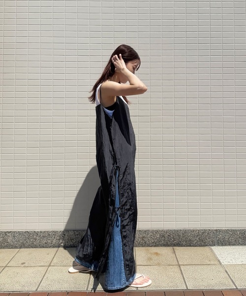ISOOK（アイスー）の「【ISOOK / アイスー】サイドスリットワッシャーキャミワンピ / ワッシャー加工 しわ加工 リボン Iライン レイヤードワンピ キャミソールワンピース 低身長 黒 ブラック ZOZOTOWN限定（ワンピース・レディース・ブラック・FREE）」の6枚目の写真