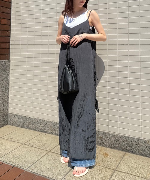 ISOOK（アイスー）の「【ISOOK / アイスー】サイドスリットワッシャーキャミワンピ / ワッシャー加工 しわ加工 リボン Iライン レイヤードワンピ キャミソールワンピース 低身長 黒 ブラック ZOZOTOWN限定（ワンピース・レディース・ブラック・FREE）」の7枚目の写真