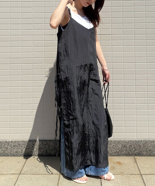 ISOOK（アイスー）の「【ISOOK / アイスー】サイドスリットワッシャーキャミワンピ / ワッシャー加工 しわ加工 リボン Iライン レイヤードワンピ キャミソールワンピース 低身長 黒 ブラック ZOZOTOWN限定（ワンピース・レディース・ブラック・FREE）」の8枚目の写真