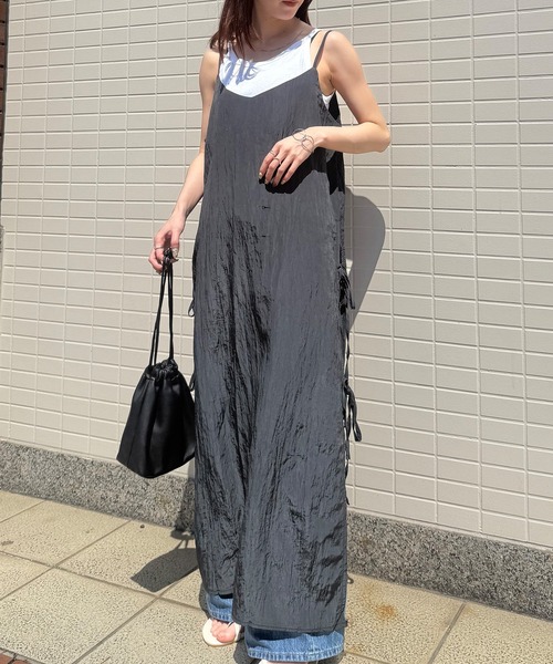 ISOOK（アイスー）の「【ISOOK / アイスー】サイドスリットワッシャーキャミワンピ / ワッシャー加工 しわ加工 リボン Iライン レイヤードワンピ キャミソールワンピース 低身長 黒 ブラック ZOZOTOWN限定（ワンピース・レディース・ブラック・FREE）」の12枚目の写真