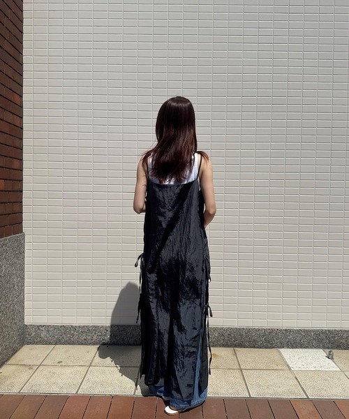 ISOOK（アイスー）の「【ISOOK / アイスー】サイドスリットワッシャーキャミワンピ / ワッシャー加工 しわ加工 リボン Iライン レイヤードワンピ キャミソールワンピース 低身長 黒 ブラック ZOZOTOWN限定（ワンピース・レディース・ブラック・FREE）」の13枚目の写真