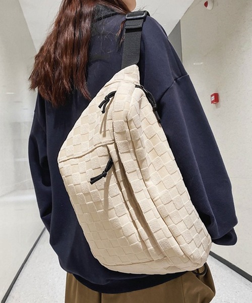 florist（フローリスト）の「【メンズ・レディース兼用】ブロックチェック大容量ボディバッグ（ボディバッグ/ウエストポーチ・レディース・ブラック/クリーム・FREE）」の4枚目の写真