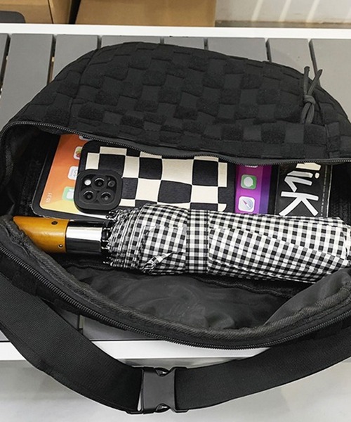 florist（フローリスト）の「【メンズ・レディース兼用】ブロックチェック大容量ボディバッグ（ボディバッグ/ウエストポーチ・レディース・ブラック/クリーム・FREE）」の12枚目の写真