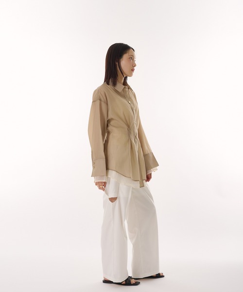 MUHET(ミュエータ)の「sheer layered waist tuck shirt / シアーレイヤードウエストタックシャツ(シャツ/ブラウス・レディース・ベージュ/ネイビー・FREE)」の20枚目の写真