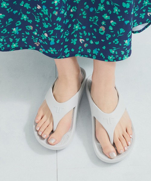TELIC(テリック)の「【TELIC/テリック】FLUPFLOP 2(サンダル・レディース・ブラウン系その他3/ライトグレー/ブラック・M/S)」の3枚目の写真