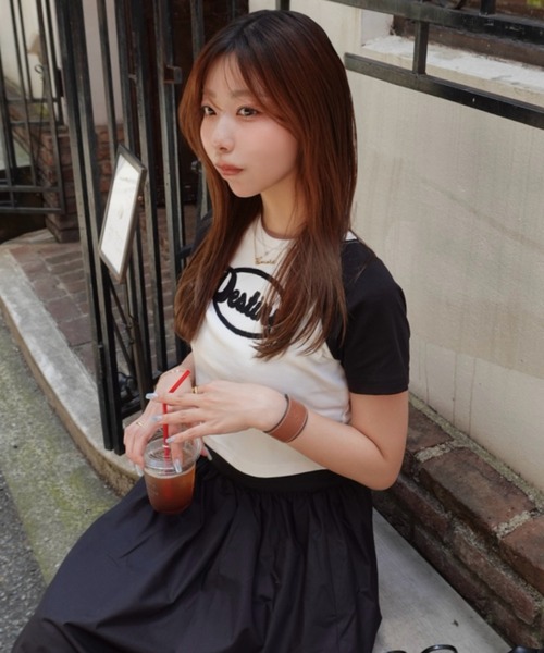 clear（クリア）の「刺繍ロゴチビT[着回し力抜群 大人 カジュアル 韓国ファッション]（Tシャツ/カットソー・レディース・オフホワイト/ホワイト×ブラック/ブラック・F）」の2枚目の写真