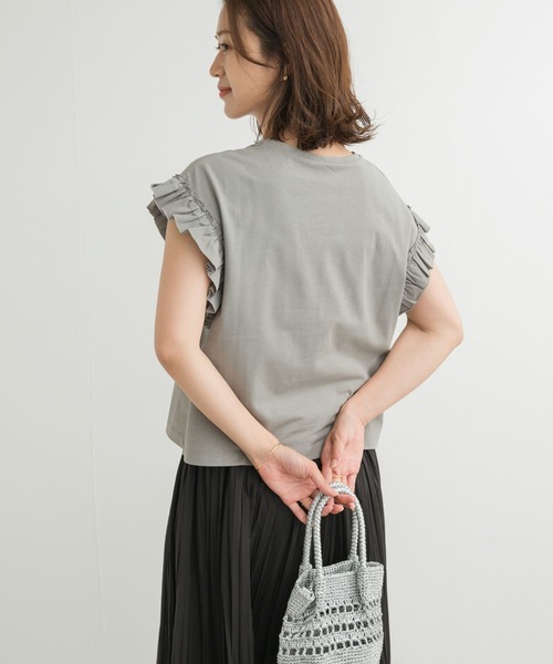 URBAN RESEARCH DOORS(アーバンリサーチドアーズ)の「フリルスリーブプルオーバー(Tシャツ/カットソー・レディース・グレー/オフホワイト/ブラック・MEDIUM)」の14枚目の写真