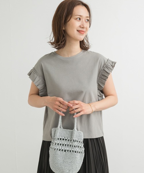 URBAN RESEARCH DOORS(アーバンリサーチドアーズ)の「フリルスリーブプルオーバー(Tシャツ/カットソー・レディース・グレー/オフホワイト/ブラック・MEDIUM)」の16枚目の写真