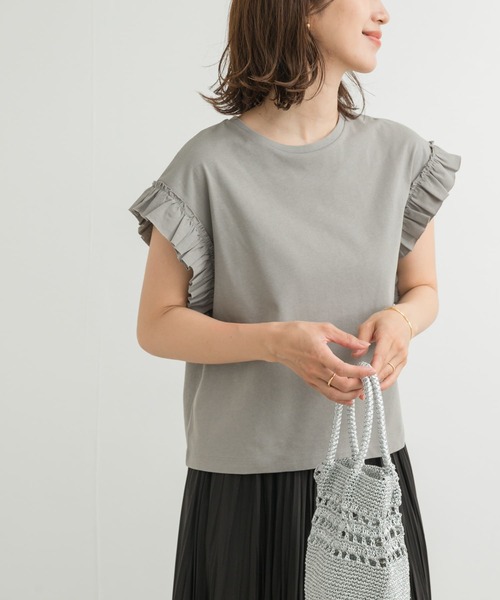 URBAN RESEARCH DOORS(アーバンリサーチドアーズ)の「フリルスリーブプルオーバー(Tシャツ/カットソー・レディース・グレー/オフホワイト/ブラック・MEDIUM)」の18枚目の写真