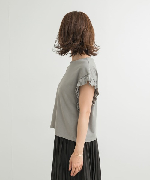 URBAN RESEARCH DOORS(アーバンリサーチドアーズ)の「フリルスリーブプルオーバー(Tシャツ/カットソー・レディース・グレー/オフホワイト/ブラック・MEDIUM)」の11枚目の写真