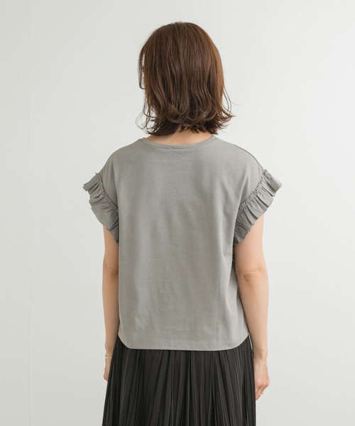 URBAN RESEARCH DOORS(アーバンリサーチドアーズ)の「フリルスリーブプルオーバー(Tシャツ/カットソー・レディース・グレー/オフホワイト/ブラック・MEDIUM)」の12枚目の写真