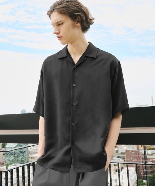 UNITED TOKYO(ユナイテッドトウキョウ)の「【残りわずか】HIGH TWIST CUPRA S/S オープンカラーシャツ |べた付き防止|梅雨対策|吸湿性|接触冷感|シルクタッチ|(シャツ/ブラウス・メンズ・ベージュ/オフホワイト/ダークグレー/グレイッシュベージュ/ブラック・1/2)」の2枚目の写真