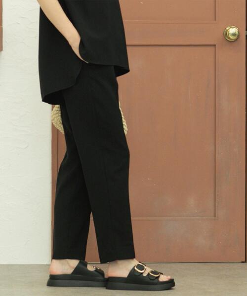 OPAQUE.CLIP（オペークドットクリップ）の「《丈が選べる/SS-LLサイズ》美脚ストレッチイージーテーパードパンツ/セットアップ対応【防シワ/洗濯機洗い可/抗ピル】（その他パンツ・レディース・ブラウン系8/ネイビー/ブラック/キャメル・02/01/42/40/38/36/34/03）」の2枚目の写真