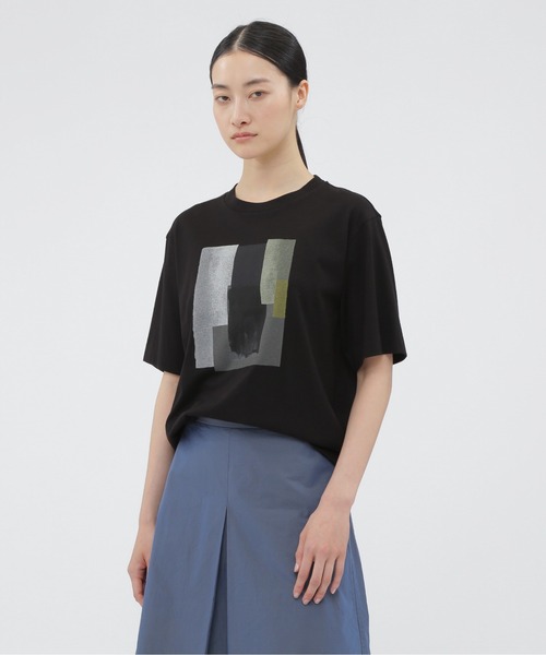 MARGARET HOWELL（マーガレットハウエル）の「COLLAGE PRINT COTTON  JERSEY（Tシャツ/カットソー・レディース・ブラック/ホワイト・2）」の2枚目の写真