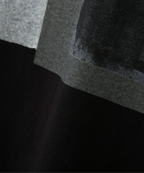 MARGARET HOWELL（マーガレットハウエル）の「COLLAGE PRINT COTTON  JERSEY（Tシャツ/カットソー・レディース・ブラック/ホワイト・2）」の11枚目の写真