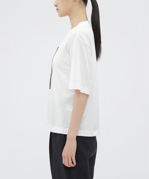 MARGARET HOWELL（マーガレットハウエル）の「COLLAGE PRINT COTTON  JERSEY（Tシャツ/カットソー・レディース・ブラック/ホワイト・2）」の4枚目の写真