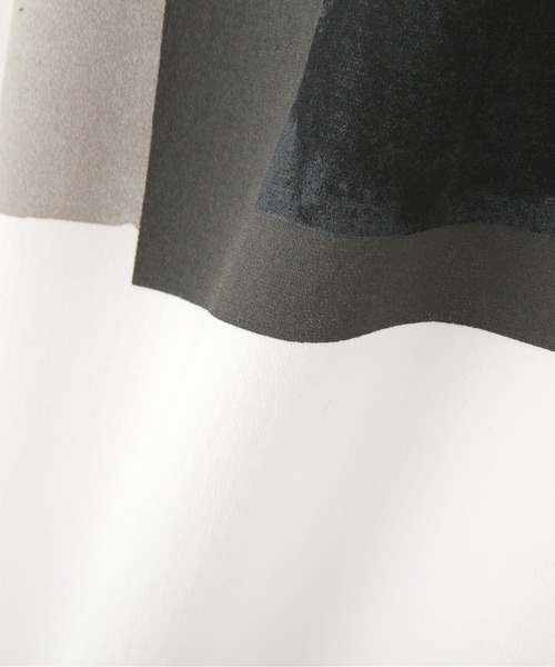 MARGARET HOWELL（マーガレットハウエル）の「COLLAGE PRINT COTTON  JERSEY（Tシャツ/カットソー・レディース・ブラック/ホワイト・2）」の7枚目の写真