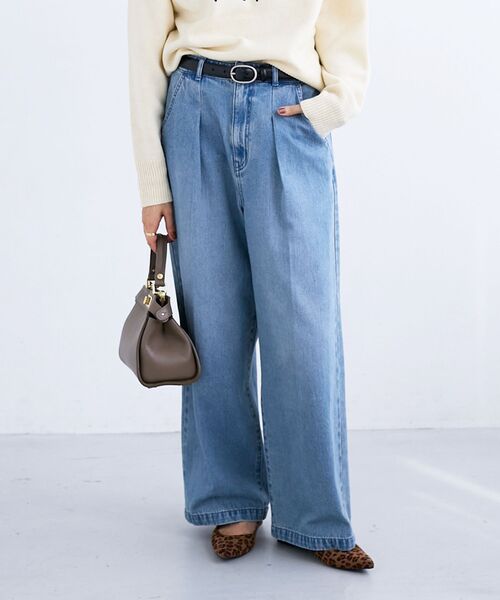 le.coeur blanc(ルクールブラン)の「タックワイドデニムパンツ(デニムパンツ・レディース・ブルー/サックスブルー・38/36)」の1枚目の写真