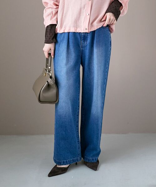 le.coeur blanc(ルクールブラン)の「タックワイドデニムパンツ(デニムパンツ・レディース・ブルー/サックスブルー・38/36)」の2枚目の写真
