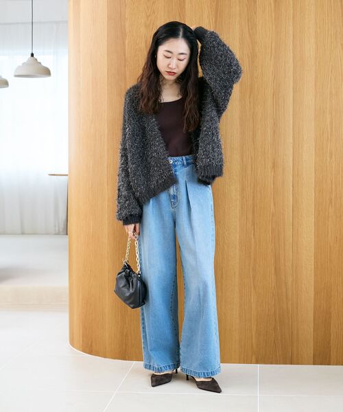 le.coeur blanc(ルクールブラン)の「タックワイドデニムパンツ(デニムパンツ・レディース・ブルー/サックスブルー・38/36)」の16枚目の写真