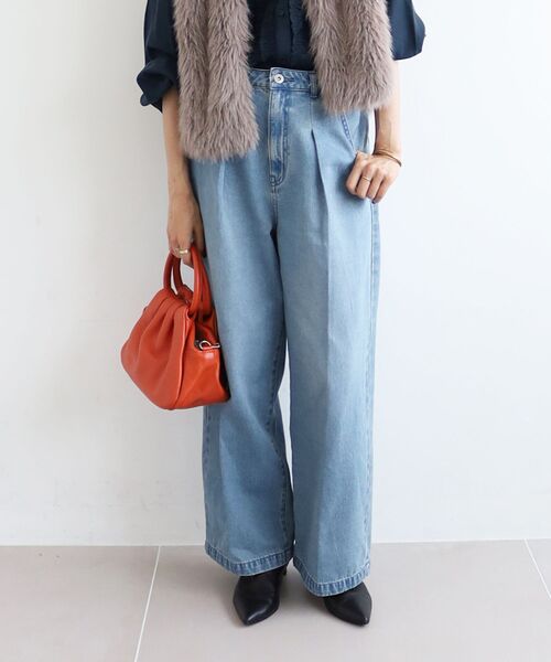 le.coeur blanc(ルクールブラン)の「タックワイドデニムパンツ(デニムパンツ・レディース・ブルー/サックスブルー・38/36)」の18枚目の写真