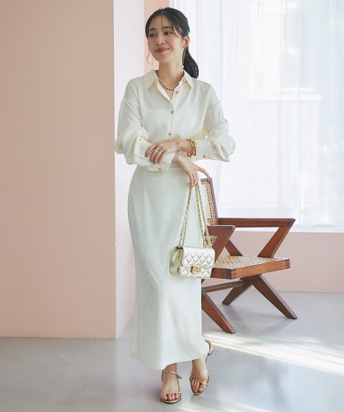 La boutique BonBon（ラブティックボンボン）の「【美人見えシャツ】ライトサテンシャツ（シャツ/ブラウス・レディース・オフホワイト/ライトベージュ・FREE）」の7枚目の写真