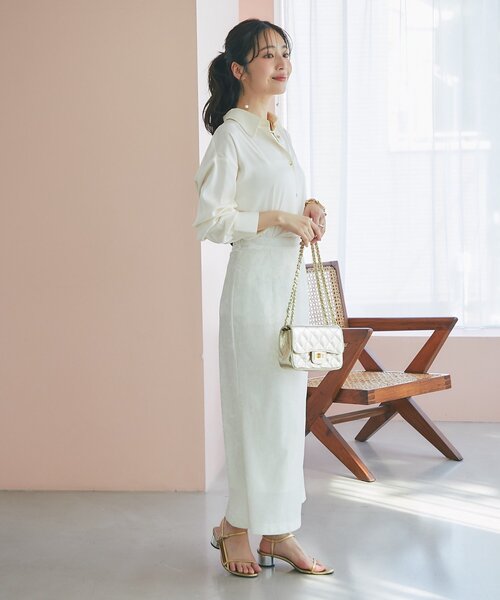 La boutique BonBon（ラブティックボンボン）の「【美人見えシャツ】ライトサテンシャツ（シャツ/ブラウス・レディース・オフホワイト/ライトベージュ・FREE）」の9枚目の写真